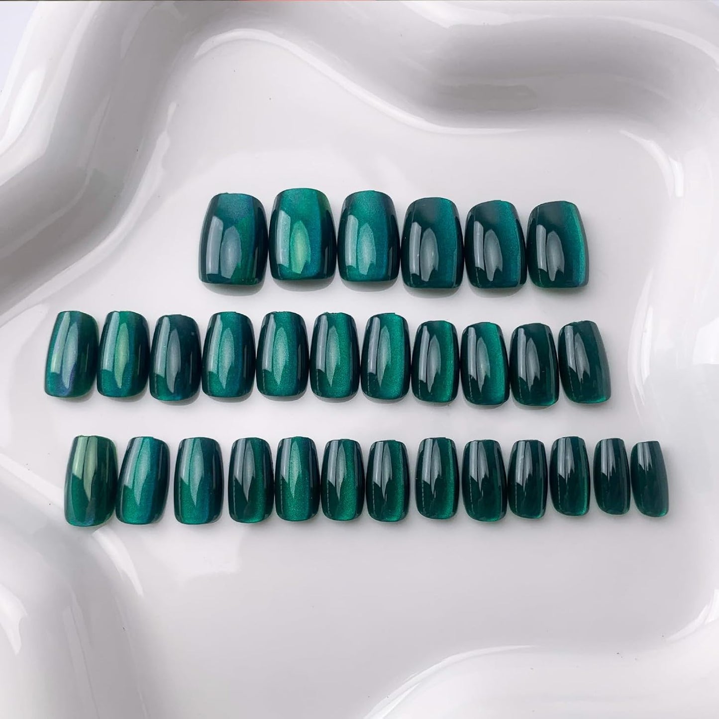 Dark Green Press on Short Square Cat Eye Acrylic Ombre Artificial Glossy Squoval False Xmas Stick on Nails for Women 30Pcs